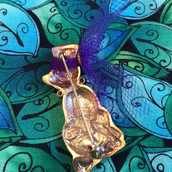 TC Jewelry Red Hat Cat Gold Tone Brooch - Picture 3 of 3